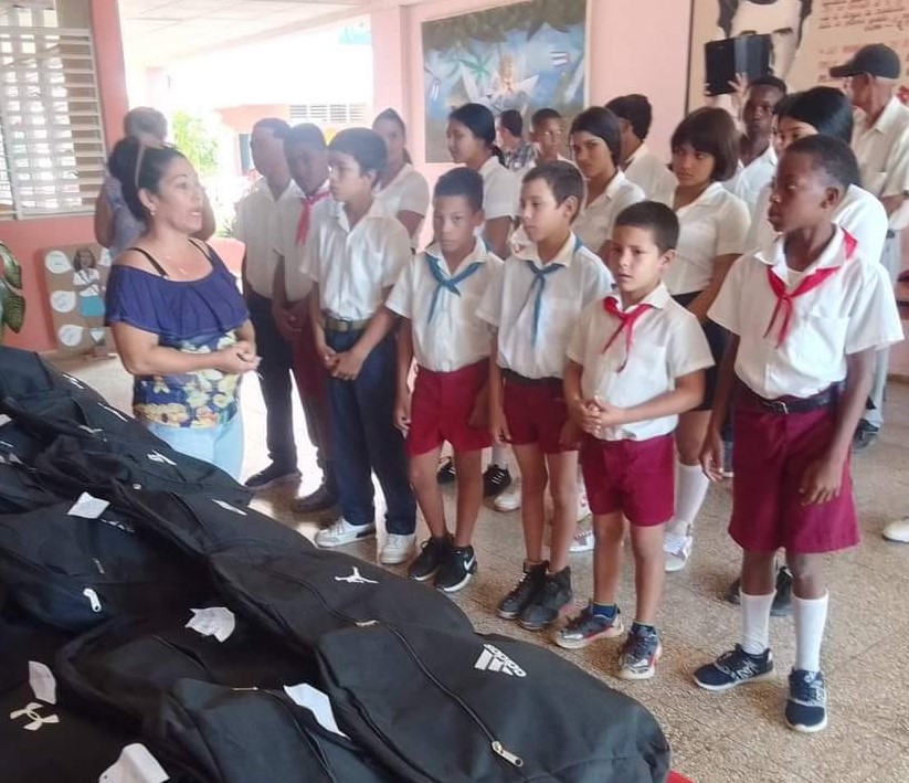 En este momento estás viendo Labor and Social Security Department workers donate to special school in Morón