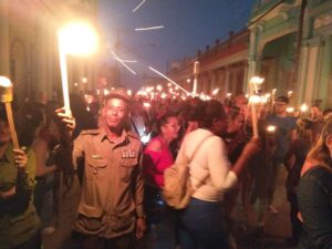 Lee más sobre el artículo Multitudinaria Marcha de las Antorchas en Morón
