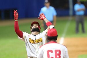 Lee más sobre el artículo Béisbol: jonrón de Noroña aupó a los Cocodrilos