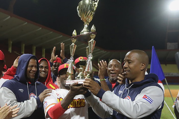 En este momento estás viendo Béisbol: Nocaut y título de Matanzas en Serie de Estrellas