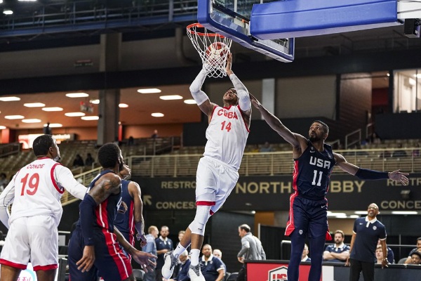 Lee más sobre el artículo Baloncestistas cubanos caen de pie en Estados Unidos