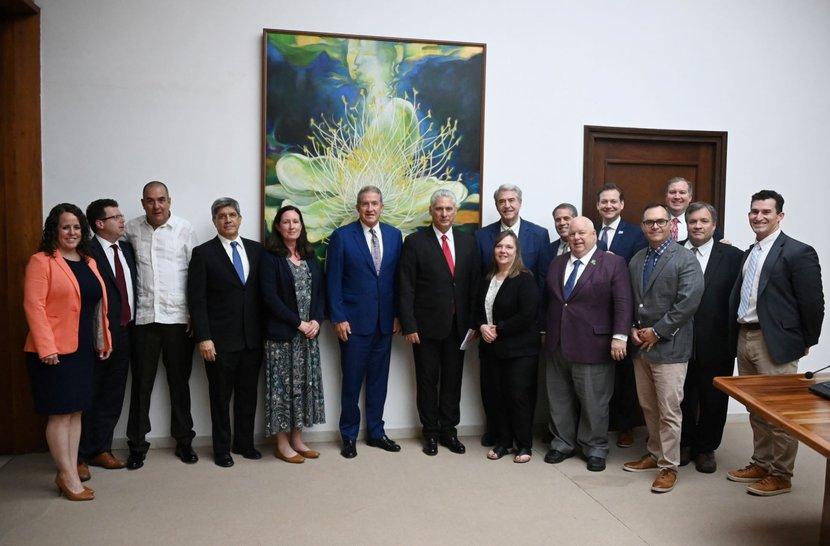 En este momento estás viendo Recibe presidente cubano a delegación de sector agrícola de EEUU
