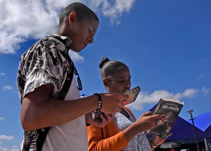 Lee más sobre el artículo Amplio programa de Feria del Libro casi en su despedida