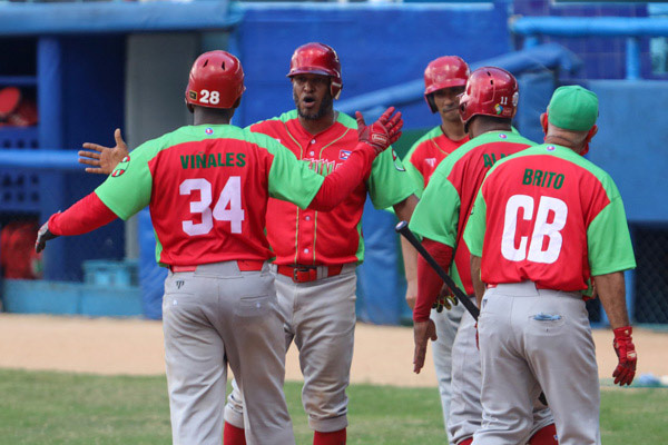 En este momento estás viendo Leñadores storm to top of the National Baseball Series