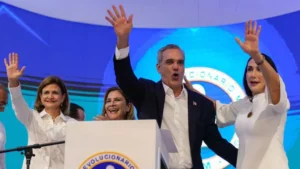 Lee más sobre el artículo Desafíos del reelecto presidente dominicano Luis Abinader