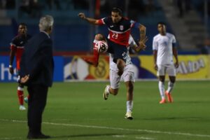 Lee más sobre el artículo Buen partido de fútbol Cuba-Honduras, duro resultado