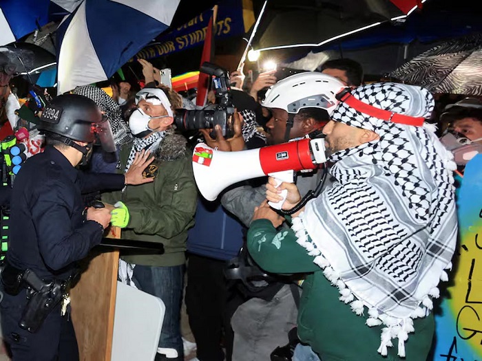 En este momento estás viendo At least 25 arrests in pro-Palestinian protest at US university