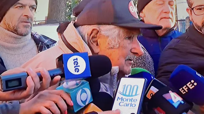 Lee más sobre el artículo Uruguayos comienzan a votar, José Mujica de los primeros
