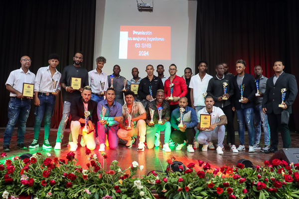 En este momento estás viendo Best players of the 63rd National Baseball Series honoured