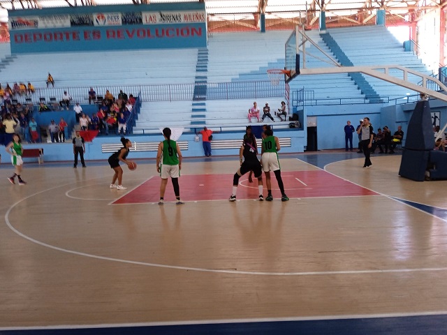 En este momento estás viendo Baloncesto escolar: Avileñas ya están entre las cuatro grande