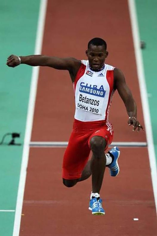 En este momento estás viendo Atletas de Ciego de Ávila en juegos olímpicos: Yoandri, hizo historia en el atletismo mundial