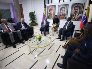 Lee más sobre el artículo A todo tren termina campaña electoral presidencial en Venezuela (+Foto)