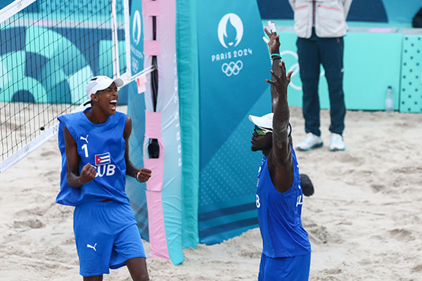 En este momento estás viendo Cubanos airosos en las arenas mojadas de París 2024