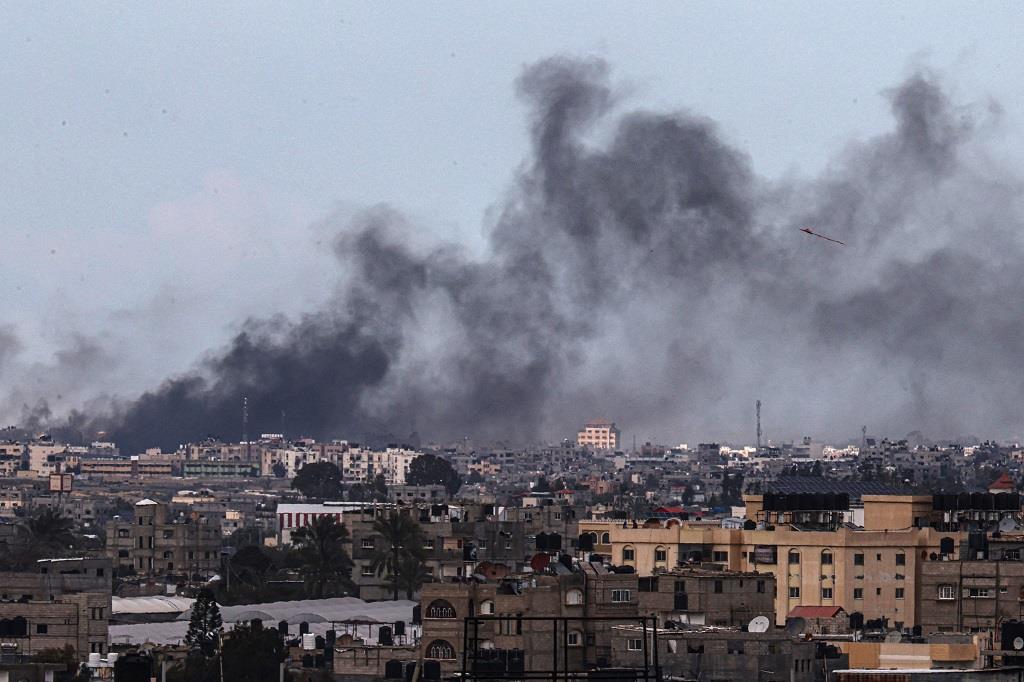 En este momento estás viendo Israel launched new offensive against Khan Yunis, southern Gaza
