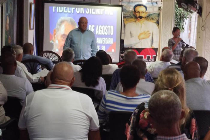 Lee más sobre el artículo Dialogó Tapia Fonseca con cubanos residentes en Dominicana
