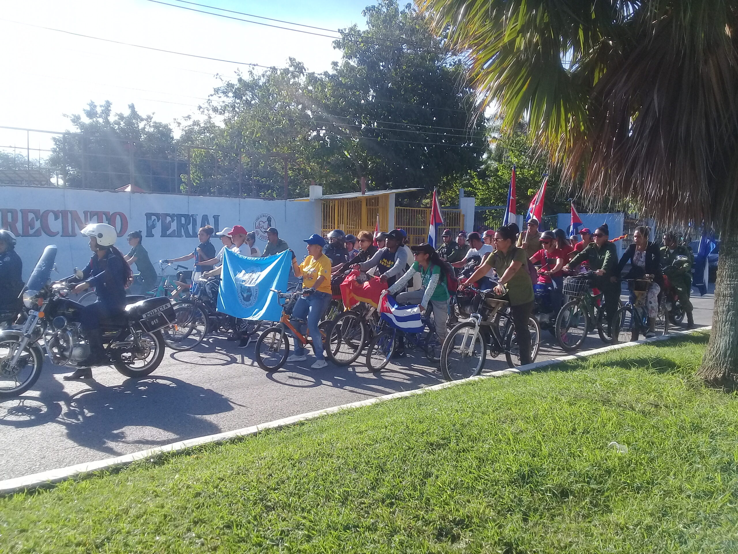 Lee más sobre el artículo Protagonizan bicicletada en Ciego de Ávila por el aniversario 64 de la FMC