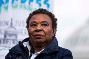 Lee más sobre el artículo Congresista Barbara Lee por política más humana de EEUU hacia Cuba