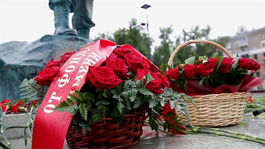 En este momento estás viendo Cubanos y rusos homenajean a Fidel Castro en su 98 cumpleaños (+Fotos)