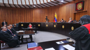 Lee más sobre el artículo Contencioso comicial comenzó en Venezuela con ausencia de excandidato (+Foto)