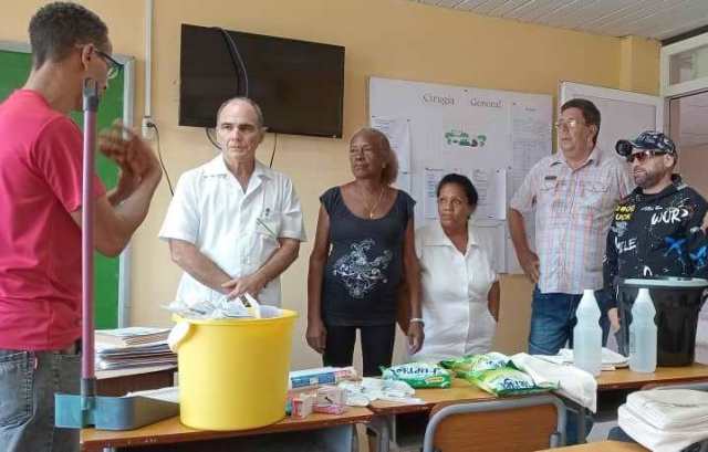 En este momento estás viendo Entrega Musicávila donativo a hospital provincial avileño
