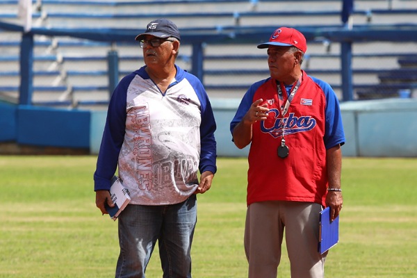 Lee más sobre el artículo Scout venezolano elogia a peloteros cubanos