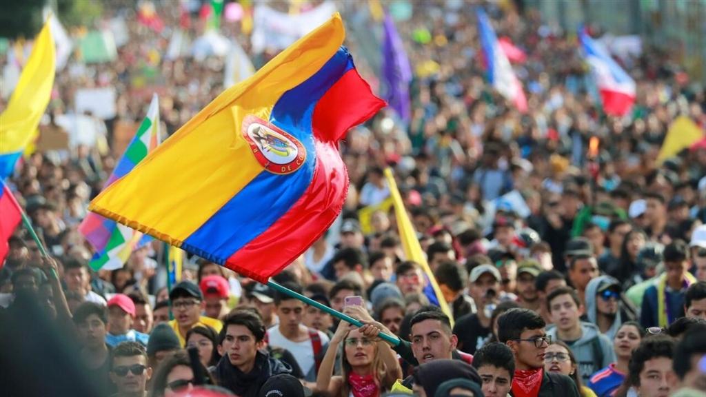 En este momento estás viendo March in Colombia in support of Petro and rejection of soft coup