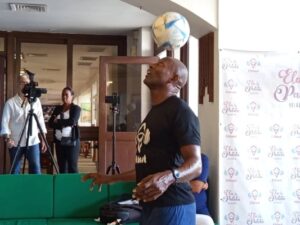 Lee más sobre el artículo Erick Hernández con nuevo récord de dominio del balón