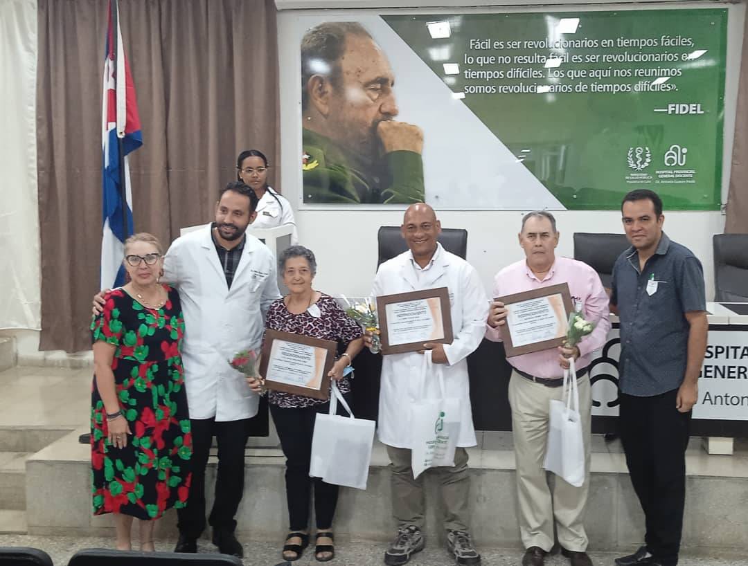 En este momento estás viendo Premian a médicos avileños especialistas en cáncer y cuidados paliativos