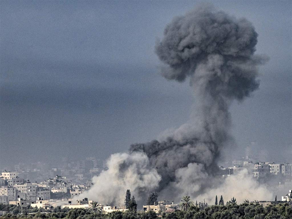 En este momento estás viendo Israel intensifies attacks on Gaza, especially in the North