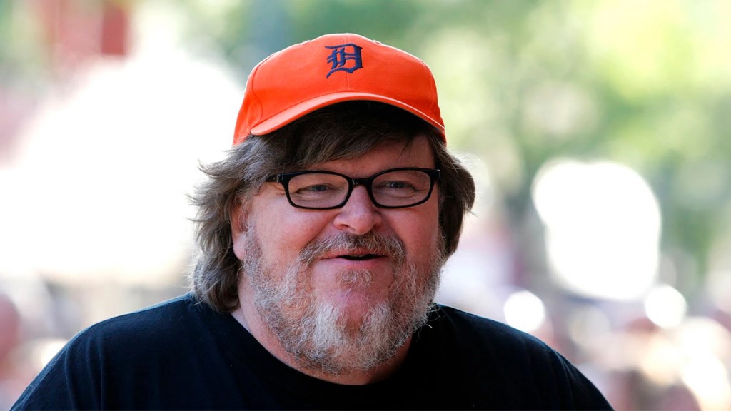 Lee más sobre el artículo Michael Moore pide fin de bloqueo a Cuba en lista a Biden (+Foto)