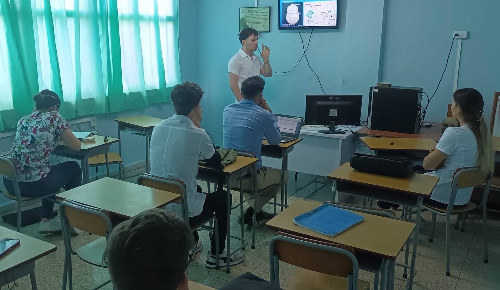 Lee más sobre el artículo Realizan en Morón Primera Jornada Provincial de Alumnos Ayudantes de Neurocirugía y Neurología