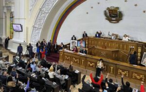 Lee más sobre el artículo Parlamento de Venezuela presenta Ley Libertador Simón Bolívar
