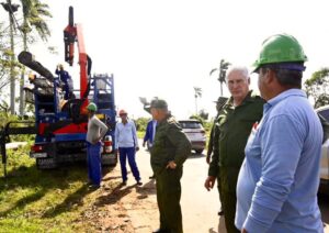 Lee más sobre el artículo Destaca Díaz-Canel heroísmo colectivo en recuperación tras huracanes (+Fotos)