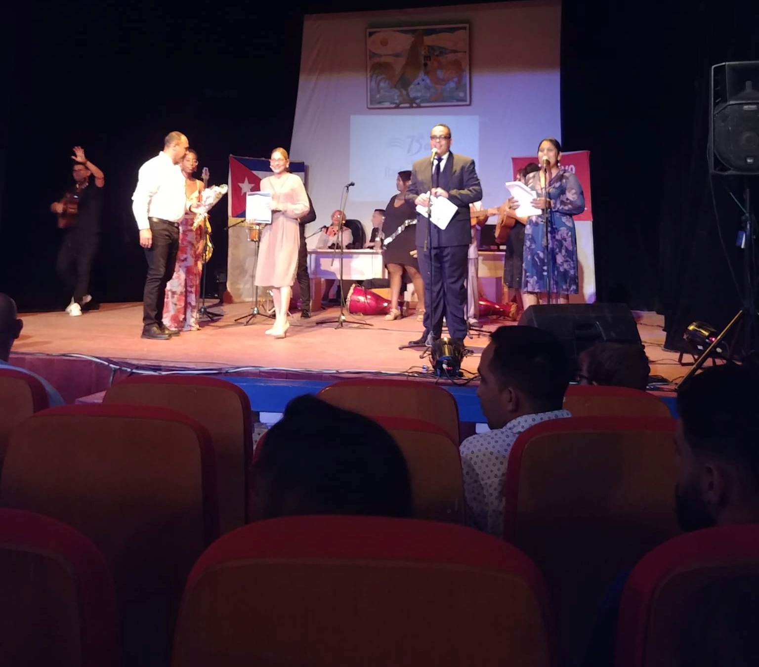 Lee más sobre el artículo Reconocen a la radio de Morón en sus 75 años