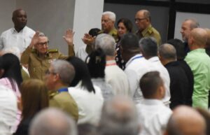Lee más sobre el artículo Convoca líder cubano Raúl Castro a resolver problemas con unidad
