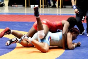 Lee más sobre el artículo Mucho tackle y volteo en Gala Nacional de Luchas