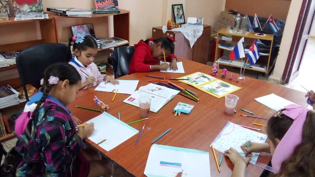 En este momento estás viendo Agradecen a la Embajada de Rusia la enseñanza del idioma ruso a niños avileños