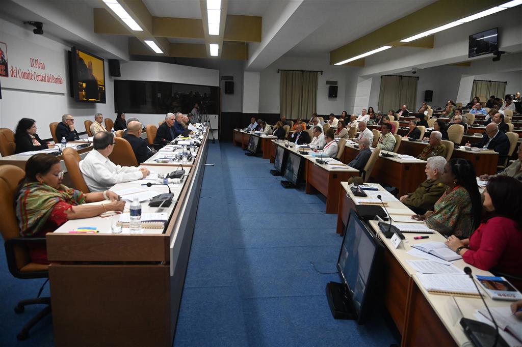 Lee más sobre el artículo Examina Partido Comunista marcha de producción de alimentos en Cuba