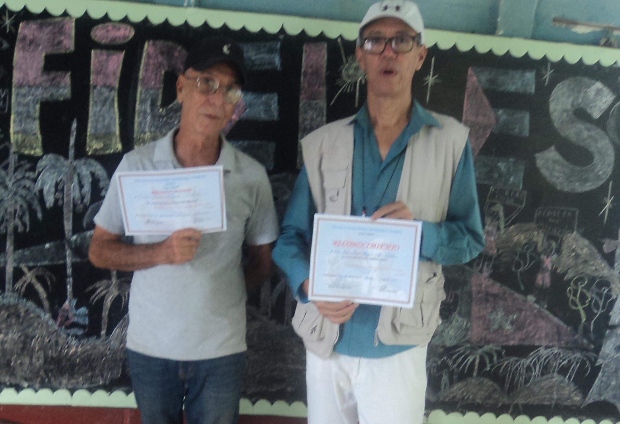 En este momento estás viendo Reconocen a trabajadores de la Cultura en Morón