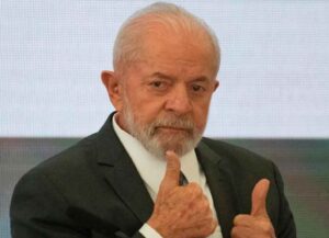 Lee más sobre el artículo Lula regresa a recinto oficial de trabajo de Presidencia de Brasil