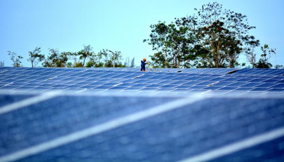 Lee más sobre el artículo Más de 50 parques solares fotovoltaicos serán finalizados en Cuba durante 2025