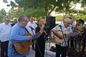 Lee más sobre el artículo Between strings and applause, a last farewell to Compay troubadour (+Photos)