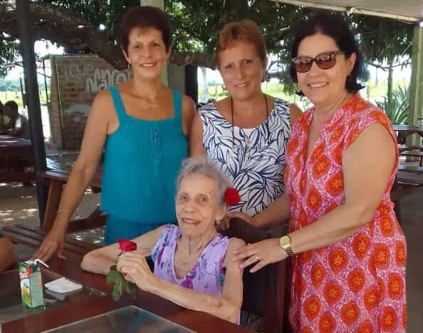 Lee más sobre el artículo Adria García: Una maestra que sembró semillas de conocimiento y valores