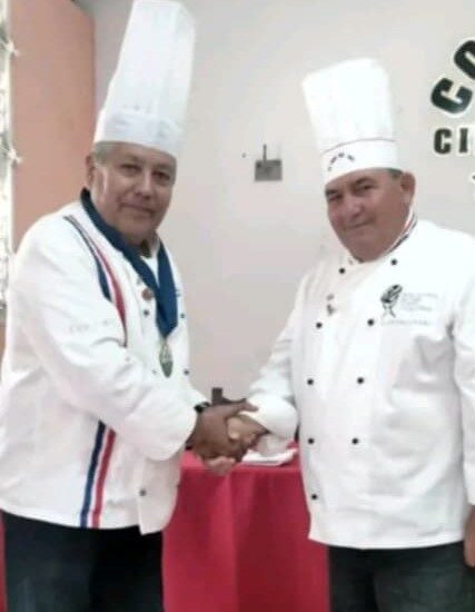 Lee más sobre el artículo Otorgan medalla Máximo Mérito a chef moronense