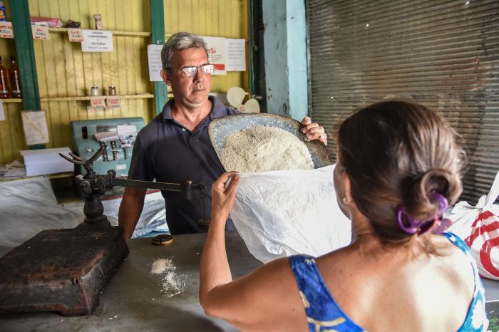 Lee más sobre el artículo Informan sobre distribución de la canasta familiar normada