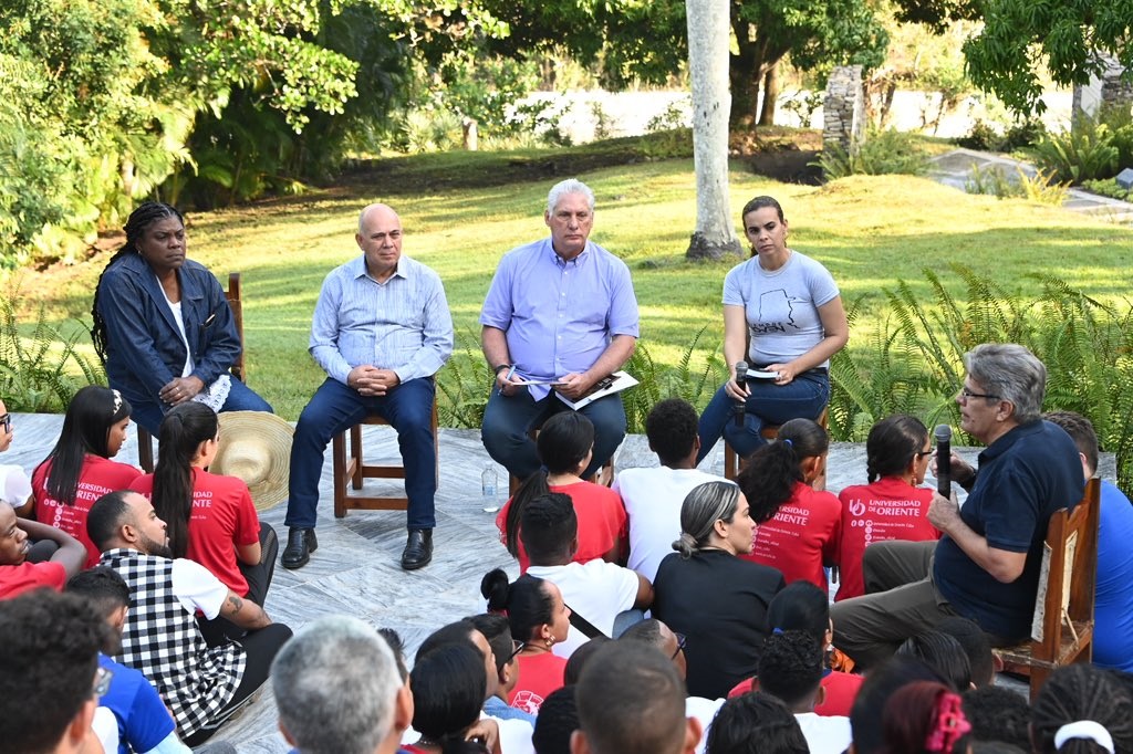 En este momento estás viendo Dialoga Díaz-Canel con jóvenes en oriente de Cuba