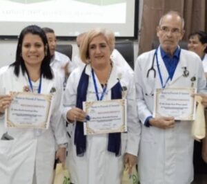 Lee más sobre el artículo Reciben tres médicos avileños la Distinción Juan Tomás Roig