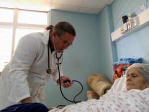 Lee más sobre el artículo Reciben médicos avileños el Premio Anual de la Salud