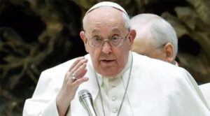 Lee más sobre el artículo Papa Francisco padece infección polimicrobiana y recibe nuevo tratamiento