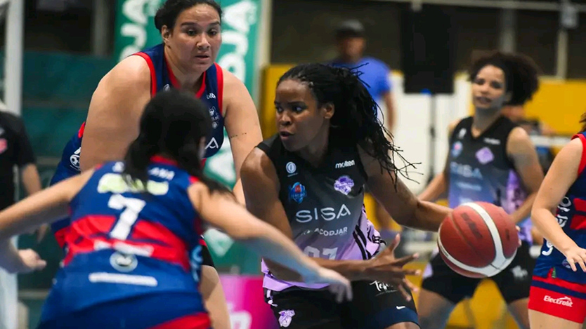 Lee más sobre el artículo Rachel Contreras, inmensa en el inicio de temporada del básquet salvadoreño